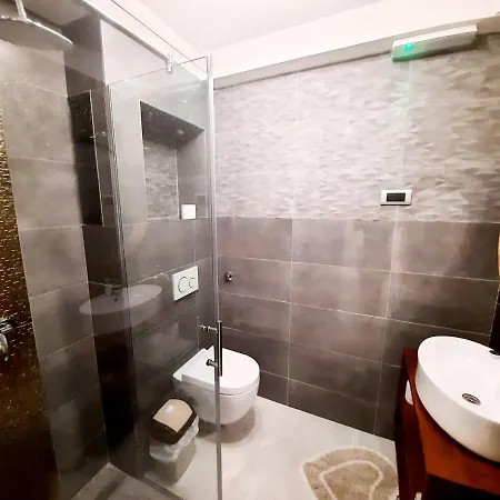 Symphony Garden: Modern, New Apartman *