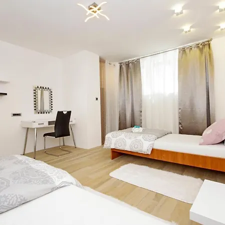 Symphony Garden: Modern, New