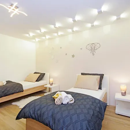 Symphony Garden: Modern, New Apartman *