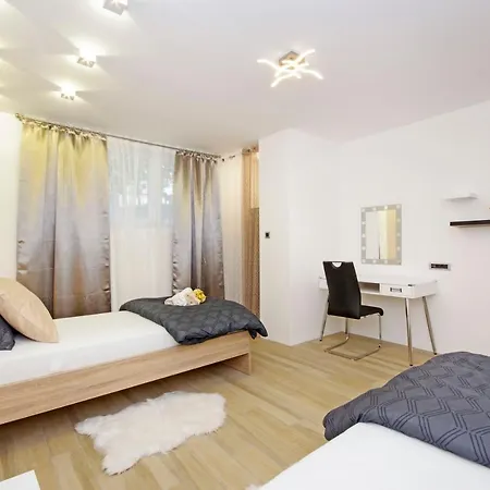 Symphony Garden: Modern, New