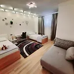 Symphony Garden: Modern, New Appartamento