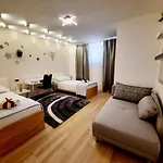 Symphony Garden: Modern, New Appartamento Spalato