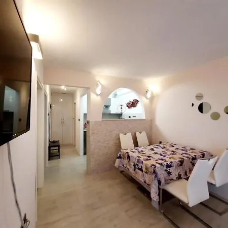 Symphony Garden: Modern, New شقة سبليت