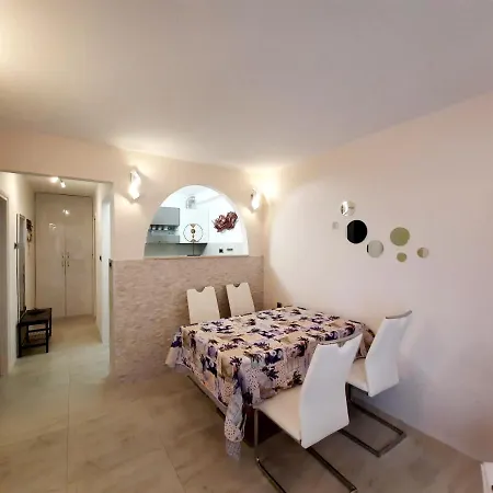 Symphony Garden: Modern, New شقة سبليت