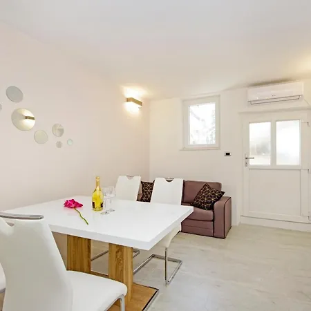 Symphony Garden: Modern, New Appartement *