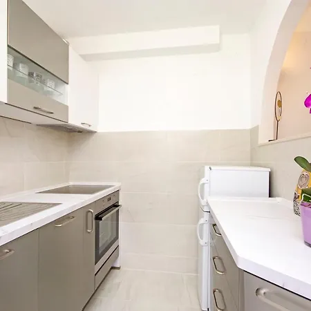 Symphony Garden: Modern, New شقة