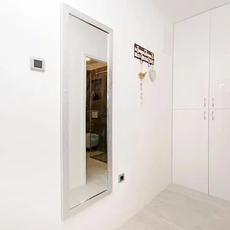 Symphony Garden: Modern, New شقة
