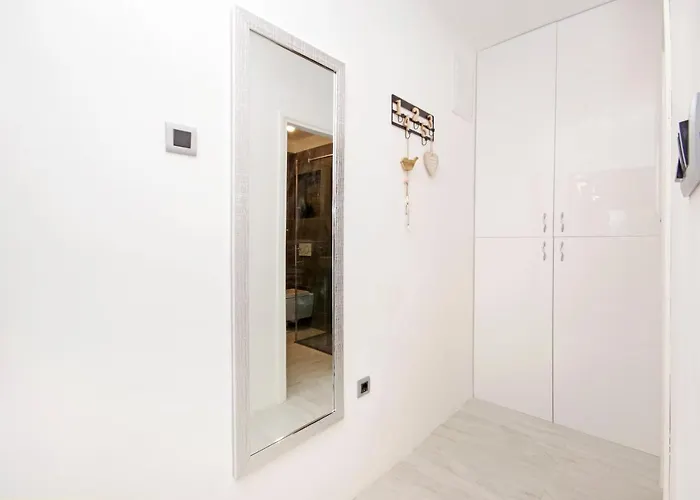 Symphony Garden: Modern, New アパート