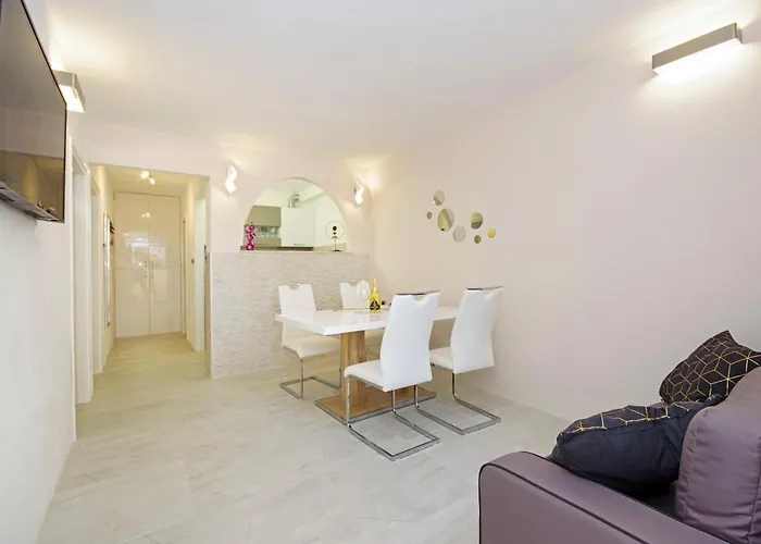 アパート Symphony Garden: Modern, New スプリト